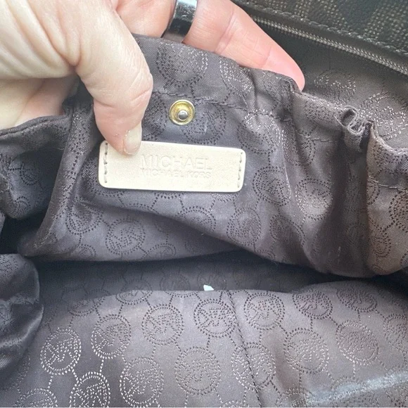 Michael Kors Jet Set Travel Tote with an optional crossbody/stroller - Picture 9 of 10